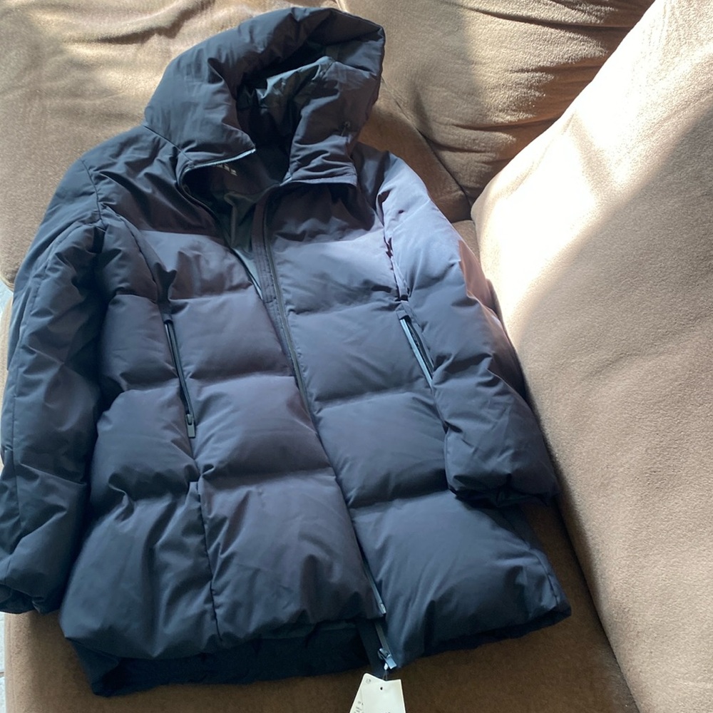 New with tags Uniqlo Seamless Down Coat Black Small